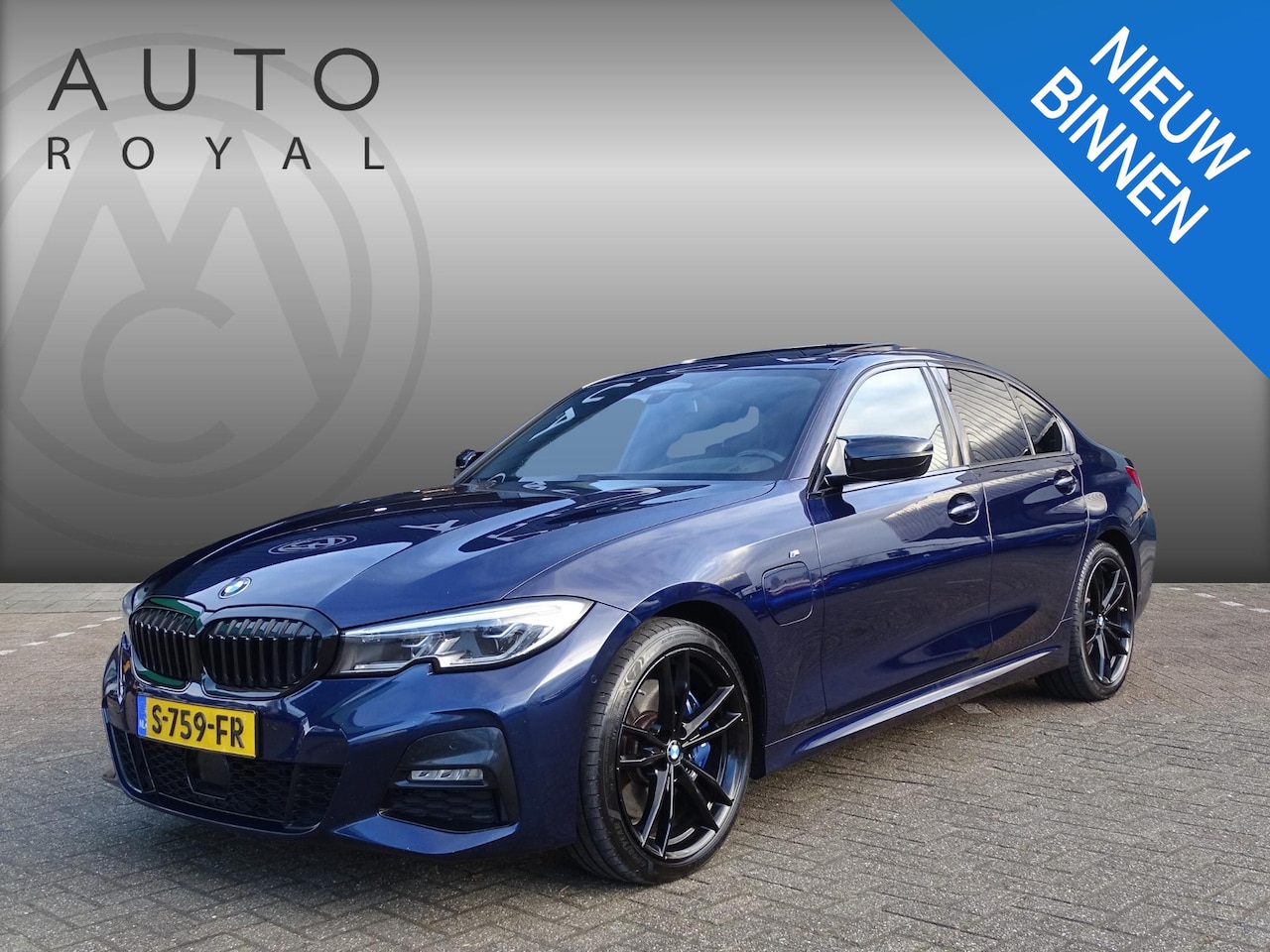 BMW 3-serie - 330e High Executive M-SPORT | SPORT INTERIEUR | NAVIGATIE | PANORAMADAK | CAMERA | ELEKTRI - AutoWereld.nl