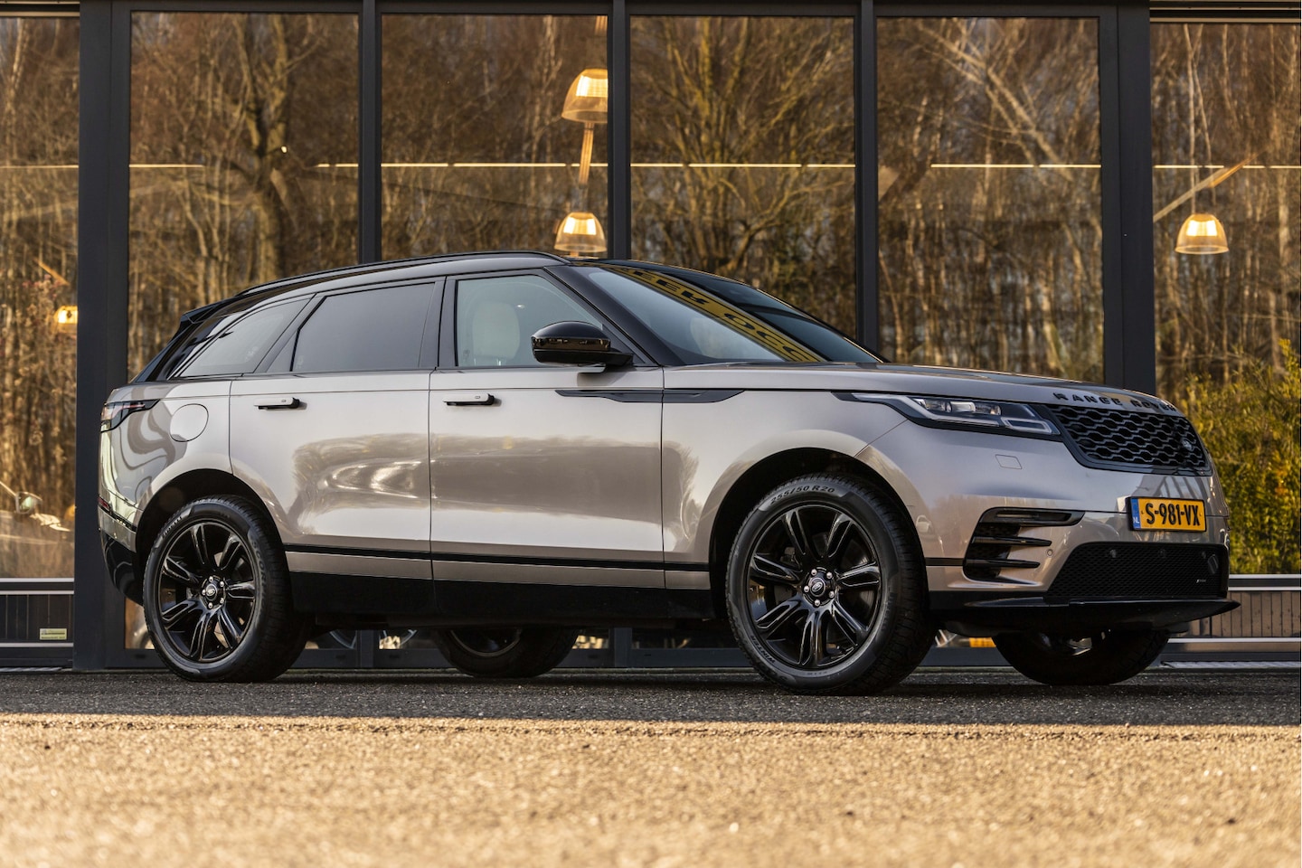 Land Rover Range Rover Velar - 2.0 P400e Edition - AutoWereld.nl