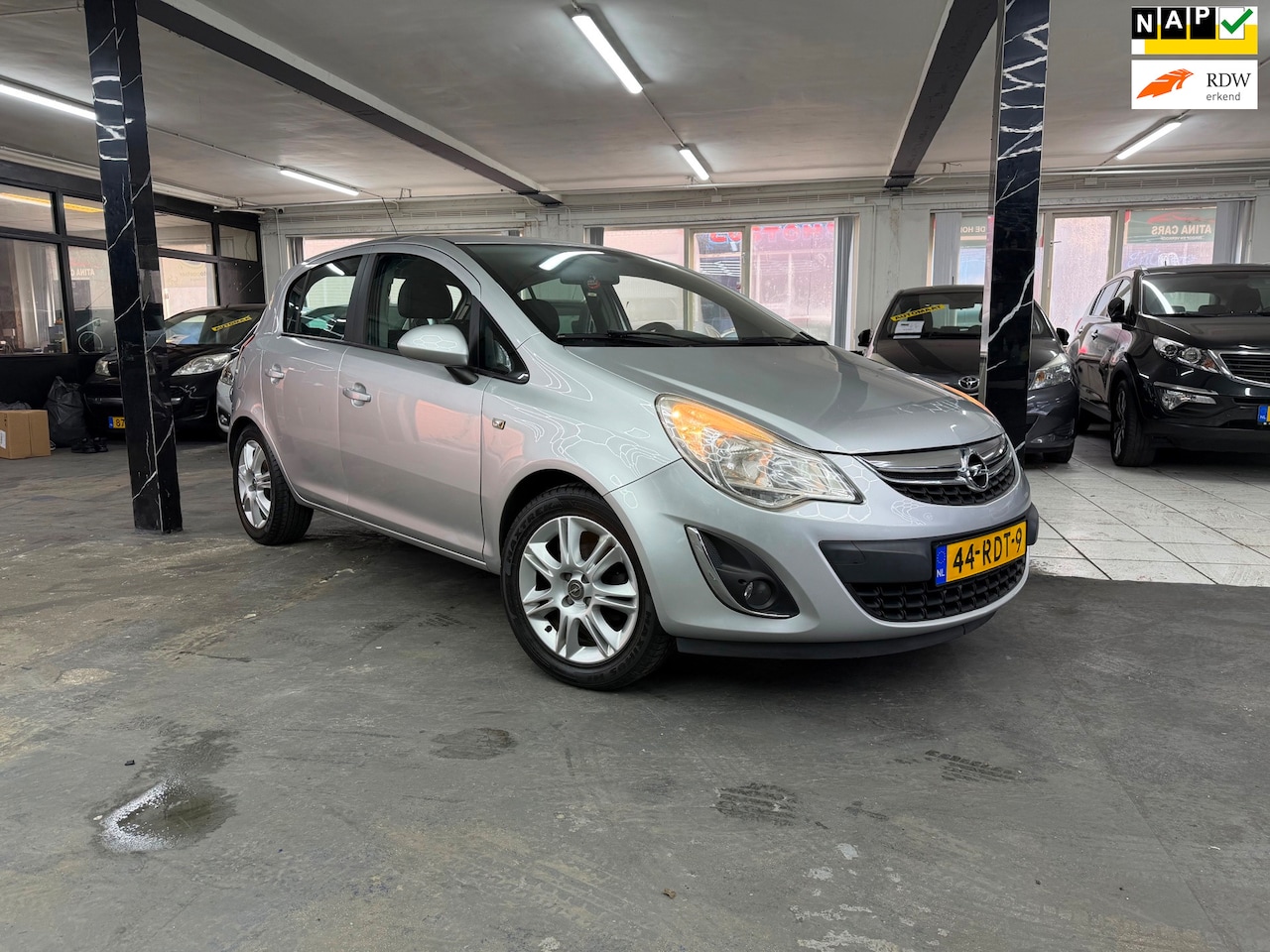 Opel Corsa - 1.4-16V Cosmo vol Automaat | stoel en stuur verwarming zeer nette - AutoWereld.nl