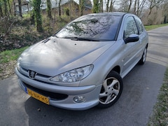 Peugeot 206 - 1.6-16V Quiksilver