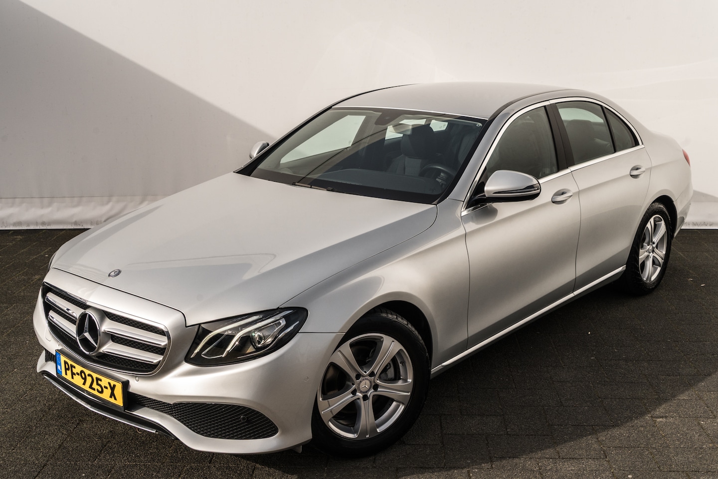 Mercedes-Benz E-klasse - 200 d Avantgarde | LED | Stoelverwarming | 81.014 Km | Camera | Cruise | Navi - AutoWereld.nl