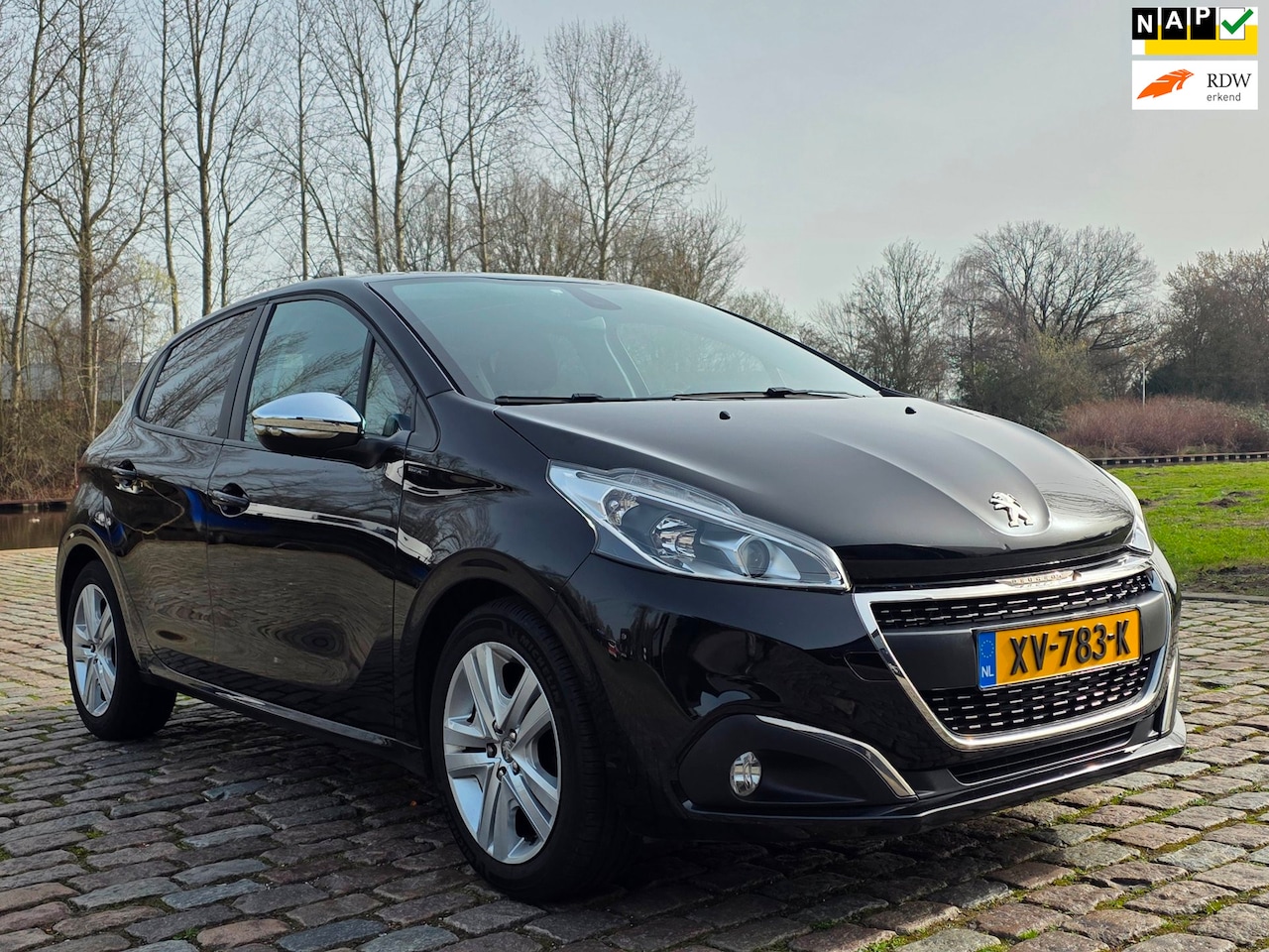 Peugeot 208 - 1.2 PureTech Signature 2e eigenaar dealer onderhouden carplay airco cruis control parkeer - AutoWereld.nl