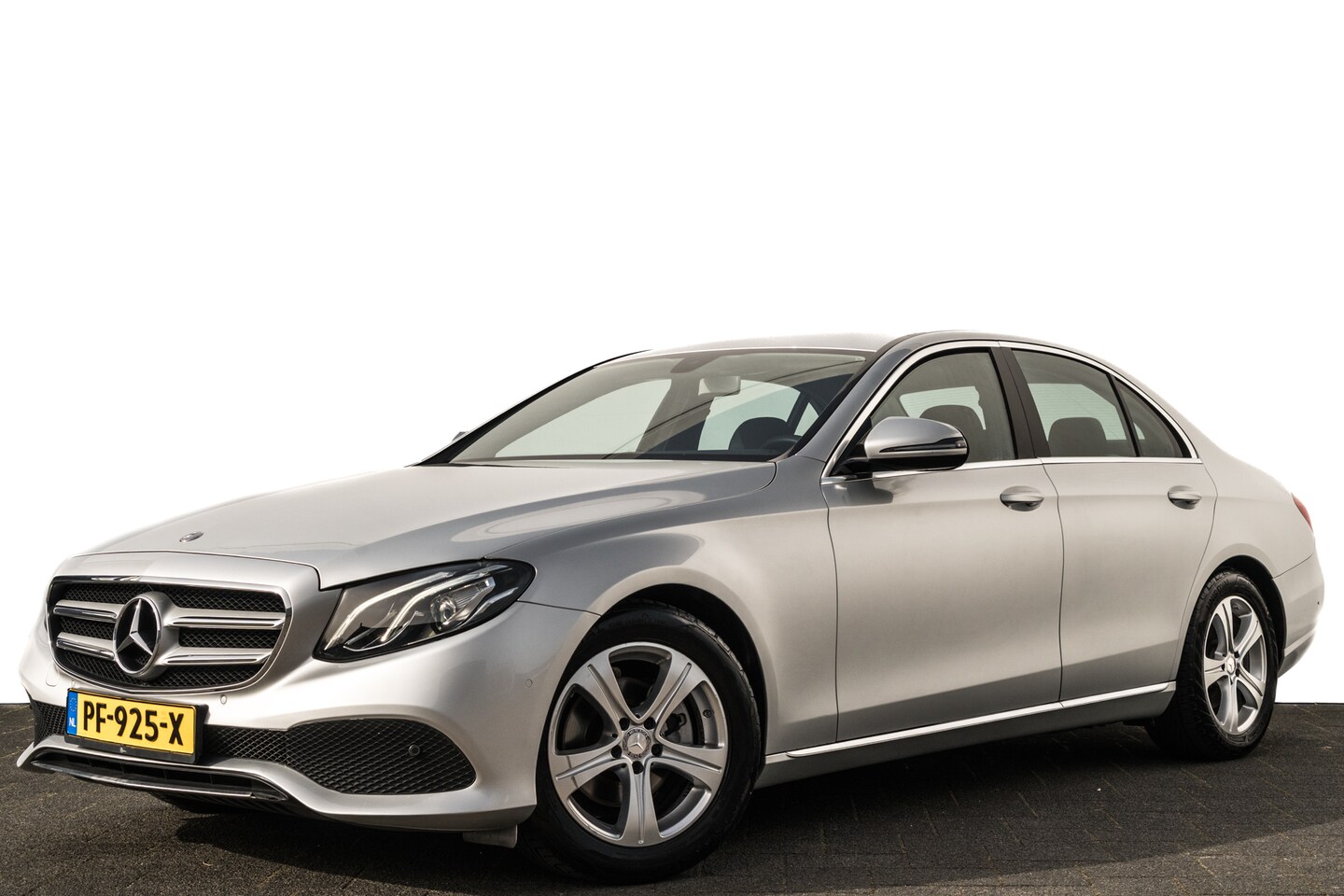 Mercedes-Benz E-klasse - 200 d Avantgarde | LED | Stoelverwarming | 81.014 Km | Camera | Cruise | Navi - AutoWereld.nl