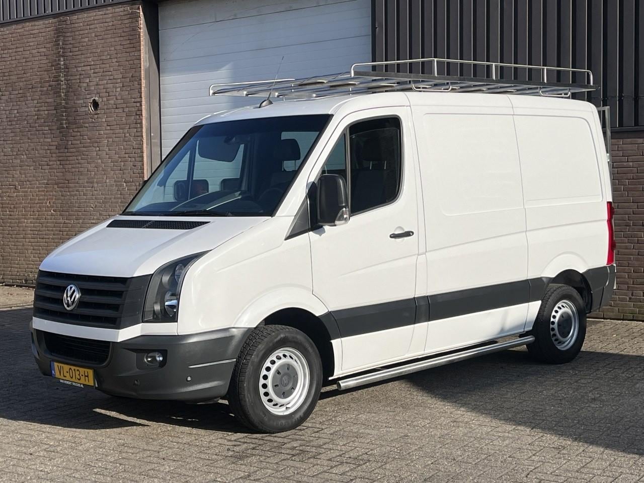 Volkswagen Crafter - 35 2.0TDI L1H2 / Only 54.935 KM !!! / NAP / Airco / Camera / Bott werkplaats inrichting / - AutoWereld.nl