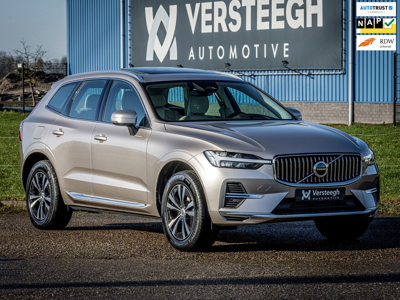 Volvo XC60 - 2.0 T6 Plug-in hybrid AWD Essential Edition Bright - AutoWereld.nl