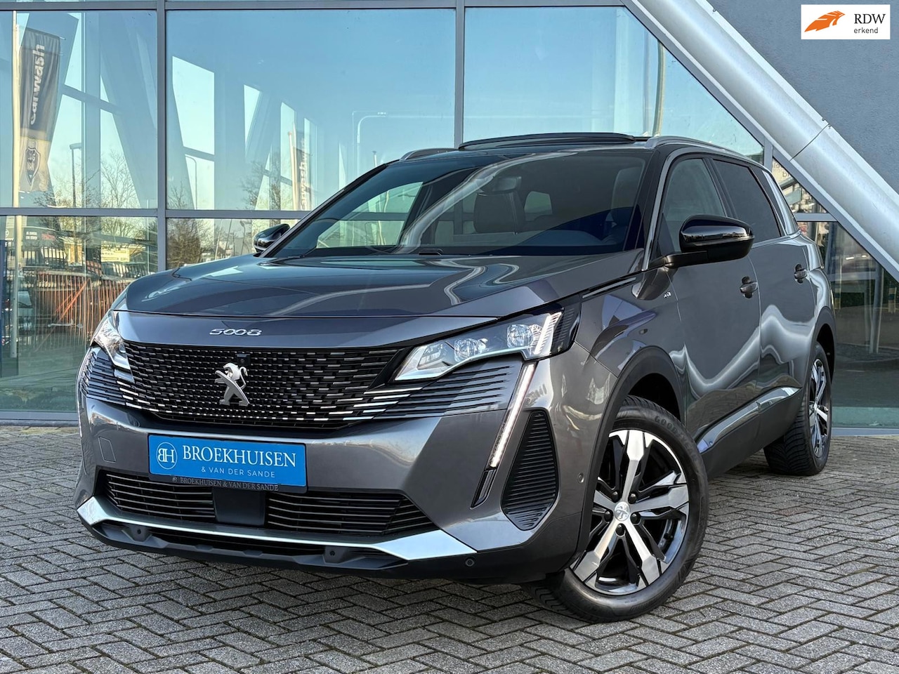 Peugeot 5008 - 1.2 PureTech GT-Line 7 Pers. Automaat / Panoramadak / 360 Camera / Massage Stoelen - AutoWereld.nl