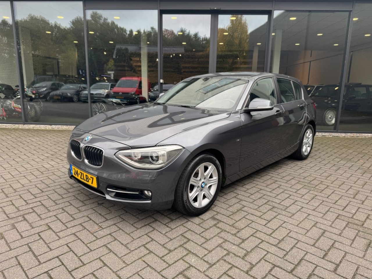 BMW 1-serie - 118i Sport Line 118i 170pk Sportline,Leer,Xenon,Navi,Clima,Cruise,Dealer OH - AutoWereld.nl