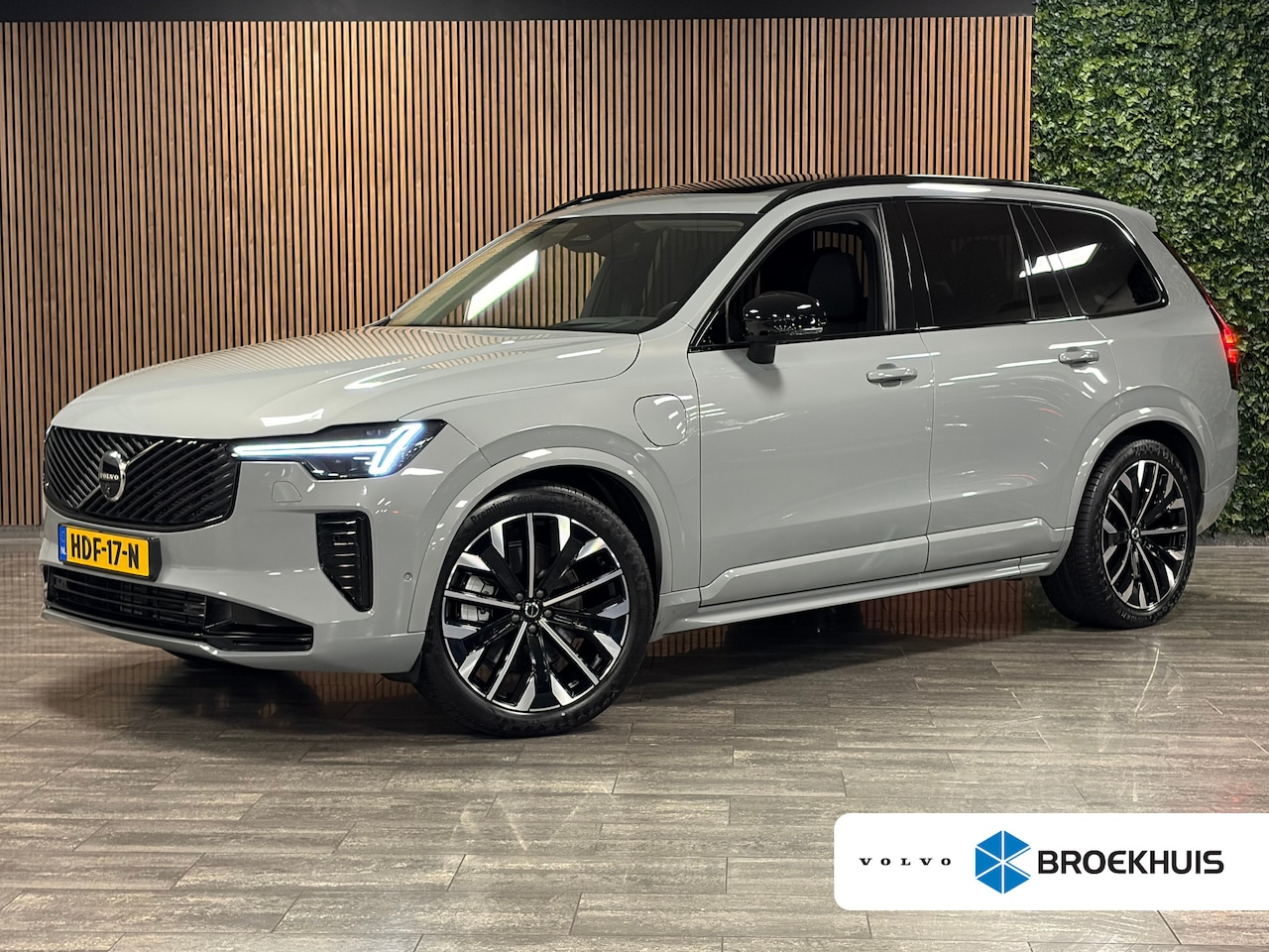 Volvo XC90 - T8 AWD Recharge Ultra Dark | Luchtvering | Trekhaak | 360 Camera | Head-Up Display | Harma - AutoWereld.nl