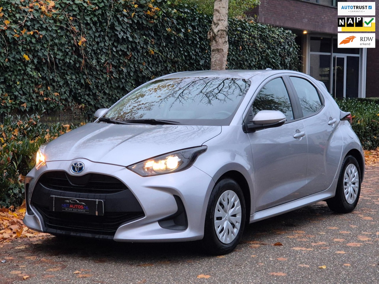 Toyota Yaris - Fabrieksgarantie 3-2027 100% dealerond. 1e-eigenaar NAP APK 1-2028 1.5 Hybrid Active Autom - AutoWereld.nl
