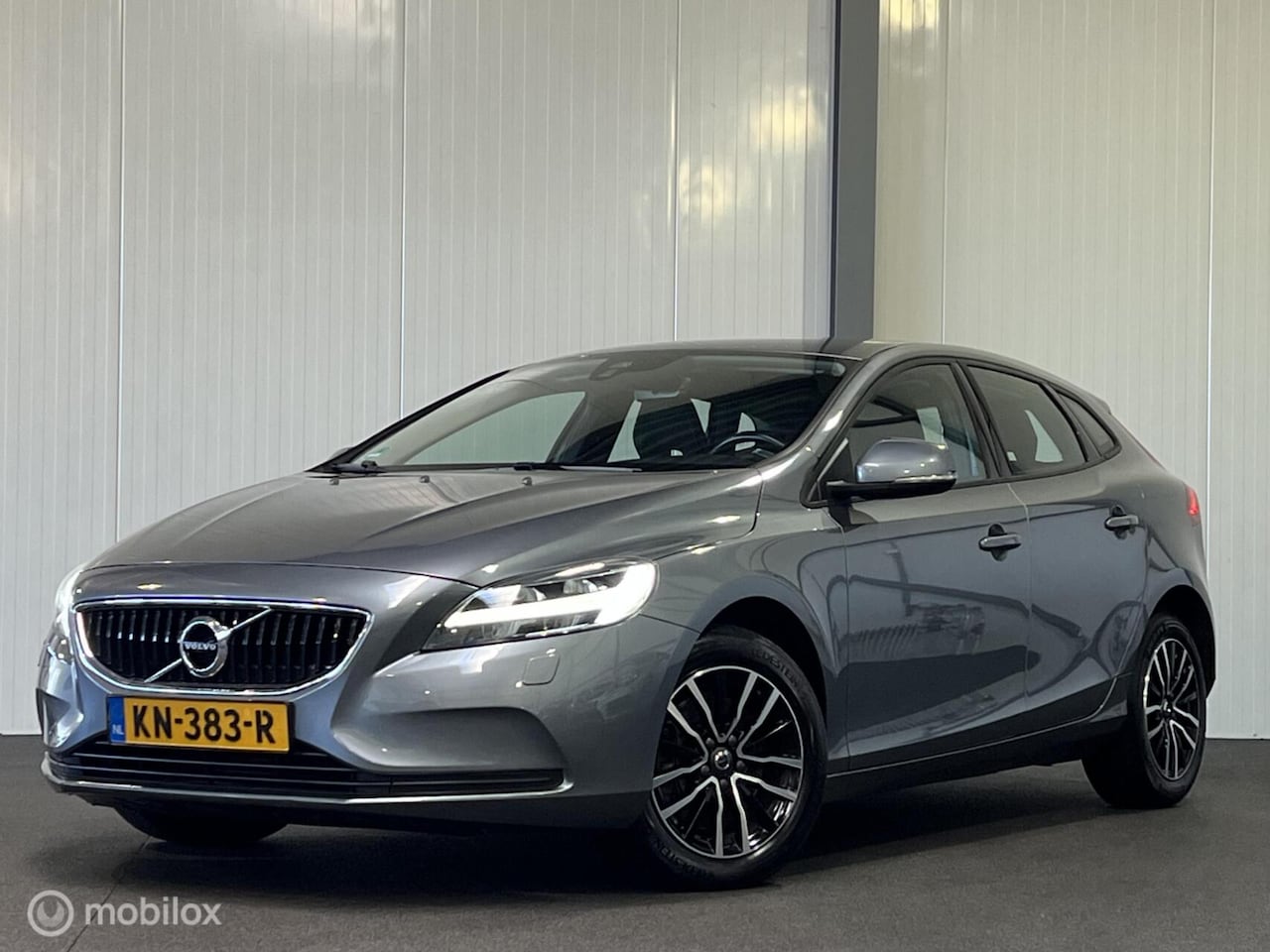 Volvo V40 - 2.0 D3 Nordic+ [ NAP 1ste eig. trekhaak LED ] - AutoWereld.nl