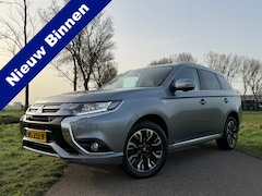 Mitsubishi Outlander - 2.0 PHEV Executive Edition Automaat | Camera | Leder/Alcantara | Navi | Key-Less | Trekhaa