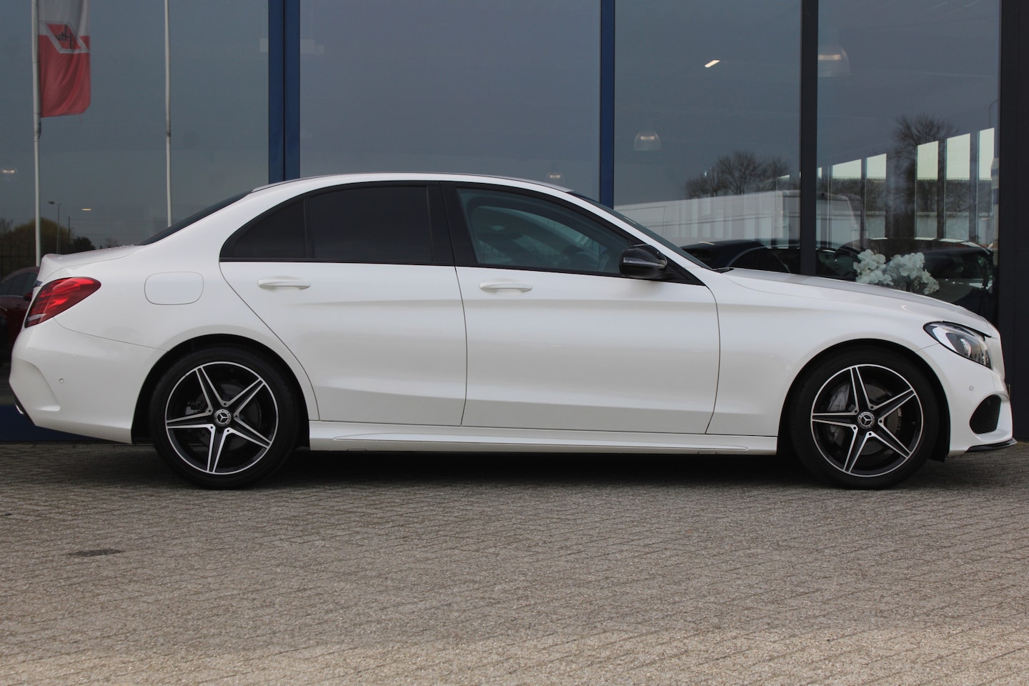 Mercedes-Benz C-klasse - 180 AMG LINE NIGHT PAKKET LEDER NAVI DAB <<NL AUTO>> - AutoWereld.nl