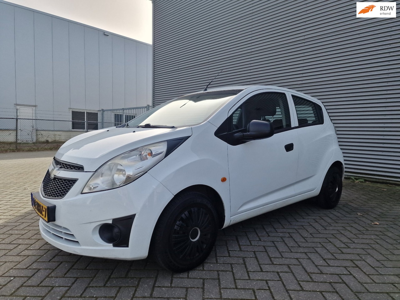 Chevrolet Spark - 1.0 16V L APK 05-10-2026 CARPLAY BOEKJES - AutoWereld.nl