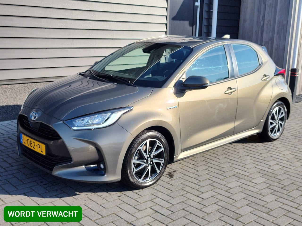 Toyota Yaris - 1.5 Hybrid Automaat Dynamic | Camera | Keyless | Navigatie | NAP | Cruise - AutoWereld.nl