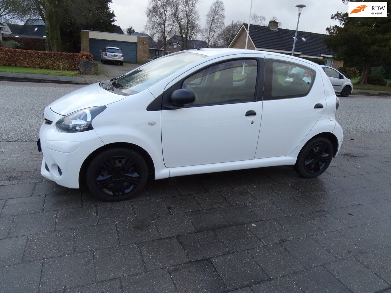 Toyota Aygo - 1.0 VVT-i Now 1.0 VVT-i Now - AutoWereld.nl