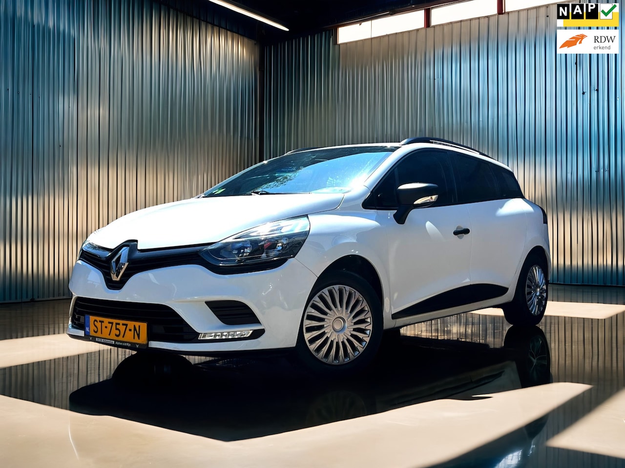 Renault Clio Estate - 0.9 TCe Life Trekh_Carplay_Clima_Cruise - AutoWereld.nl
