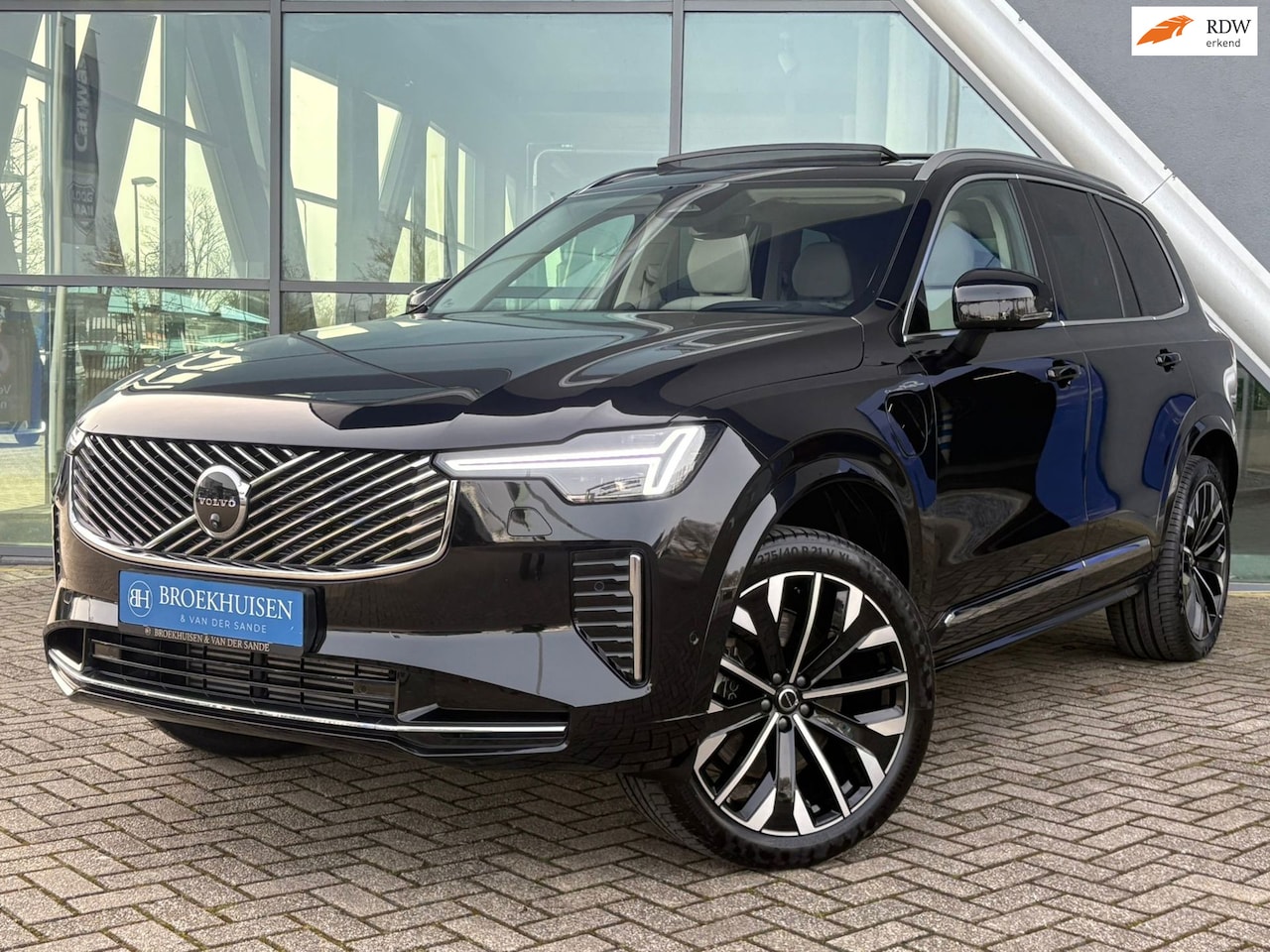 Volvo XC90 - 2.0 T8 Plug-in hybrid AWD Ultra Bright 455pk Luchtvering / Bowers Wilkins Audio / Massage - AutoWereld.nl
