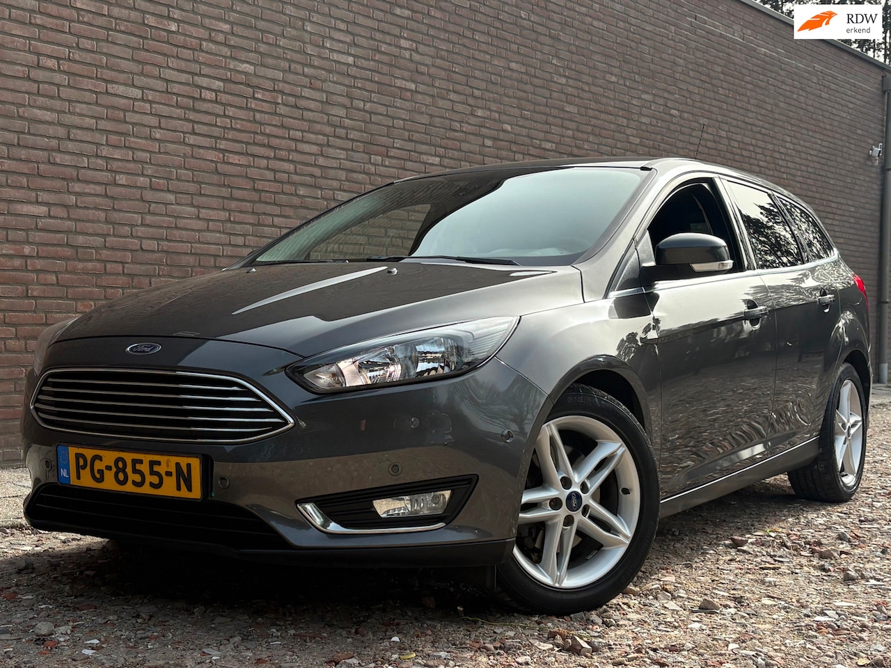 Ford Focus Wagon - 1.5 Titanium Edition | Automaat | Uniek Nette Auto - AutoWereld.nl