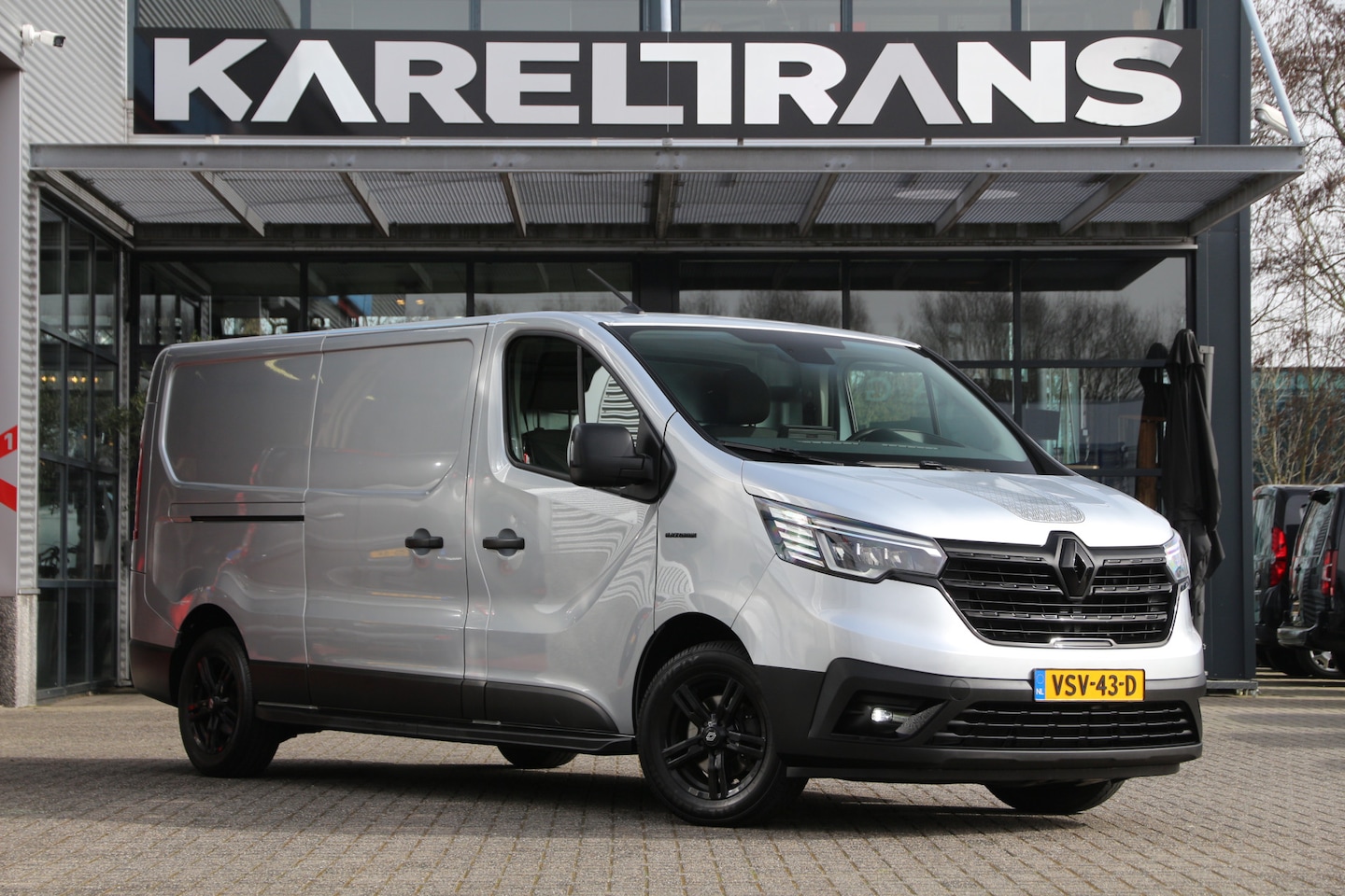 Renault Trafic - 2.0 DCI 110 | L2H1 | Black edition | Cruise | Airco.. - AutoWereld.nl