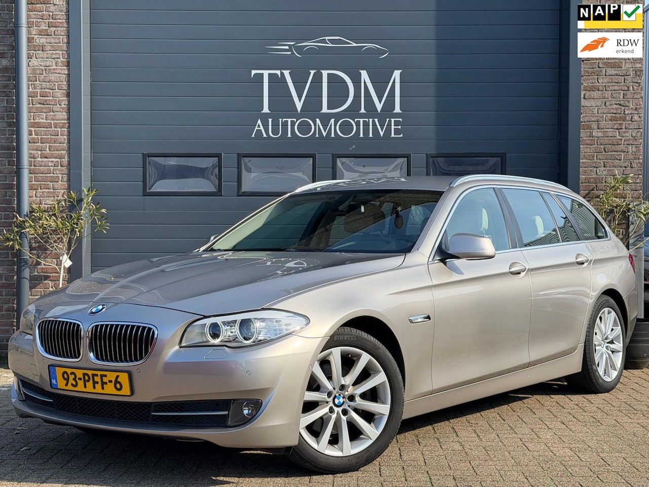BMW 5-serie Touring - 523i High Executive|NAVI|TREKHAAK|LEDER|STOELVERW - AutoWereld.nl