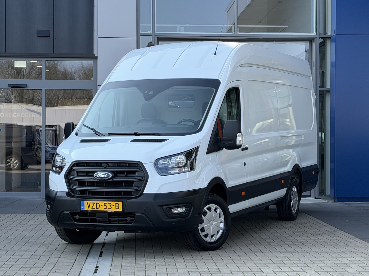 Ford Transit - 350 2.0 TDCI L4H3 Trend RWD | Cruise Control | Betimmering | Verwarmde voorruit | Armsteun - AutoWereld.nl