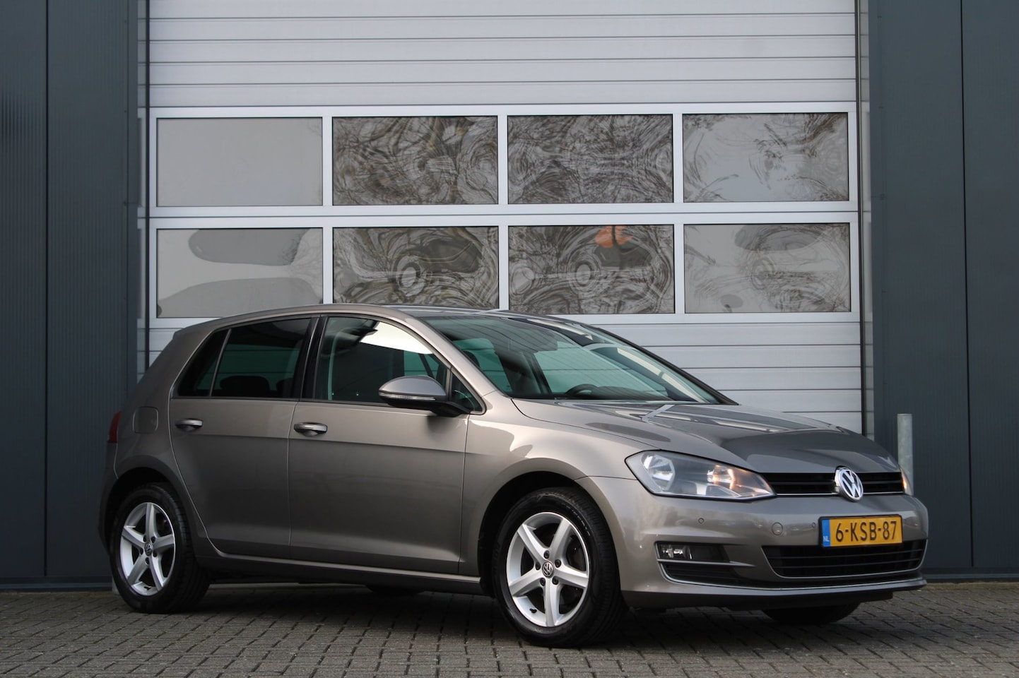 Volkswagen Golf - 1.2 TSI Highline 105pk Stoelverwarming/Clima/Cruise/Navi/Bluetooth/PDC/HalfLeder/Massage/R - AutoWereld.nl