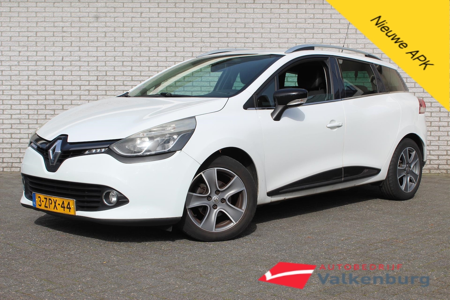Renault Clio Estate - Energy TCe Night & Day | Cruise | PDC | NAVI | Bluetooth - AutoWereld.nl