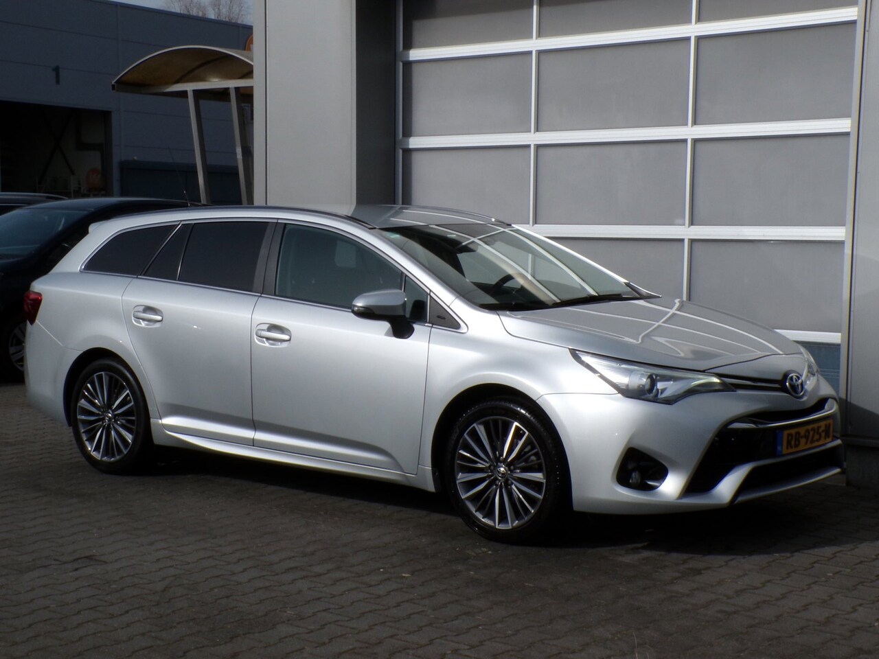 Toyota Avensis - 1.8 VVT-i Executive|Cruise|Camera|Leder|Clima - AutoWereld.nl