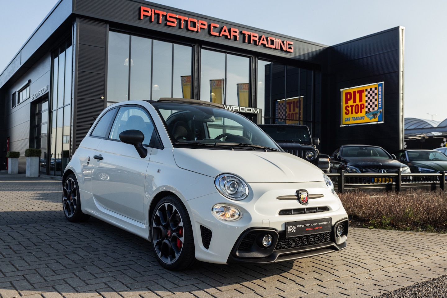 Fiat 500 C - 1.4 T-Jet Abarth Competizione 1.4 T-Jet Abarth Competizione 180 PK, PDC, Navi - AutoWereld.nl