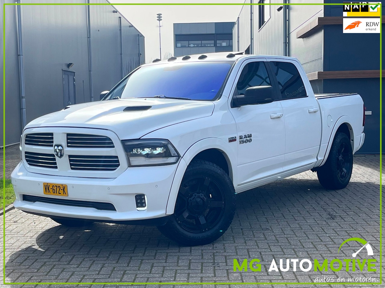 Dodge Ram 1500 - 5.7 V8 Crew Cab 6'4 | Lage bijtelling | DVD | Apple CarPlay | Luchtvering - AutoWereld.nl