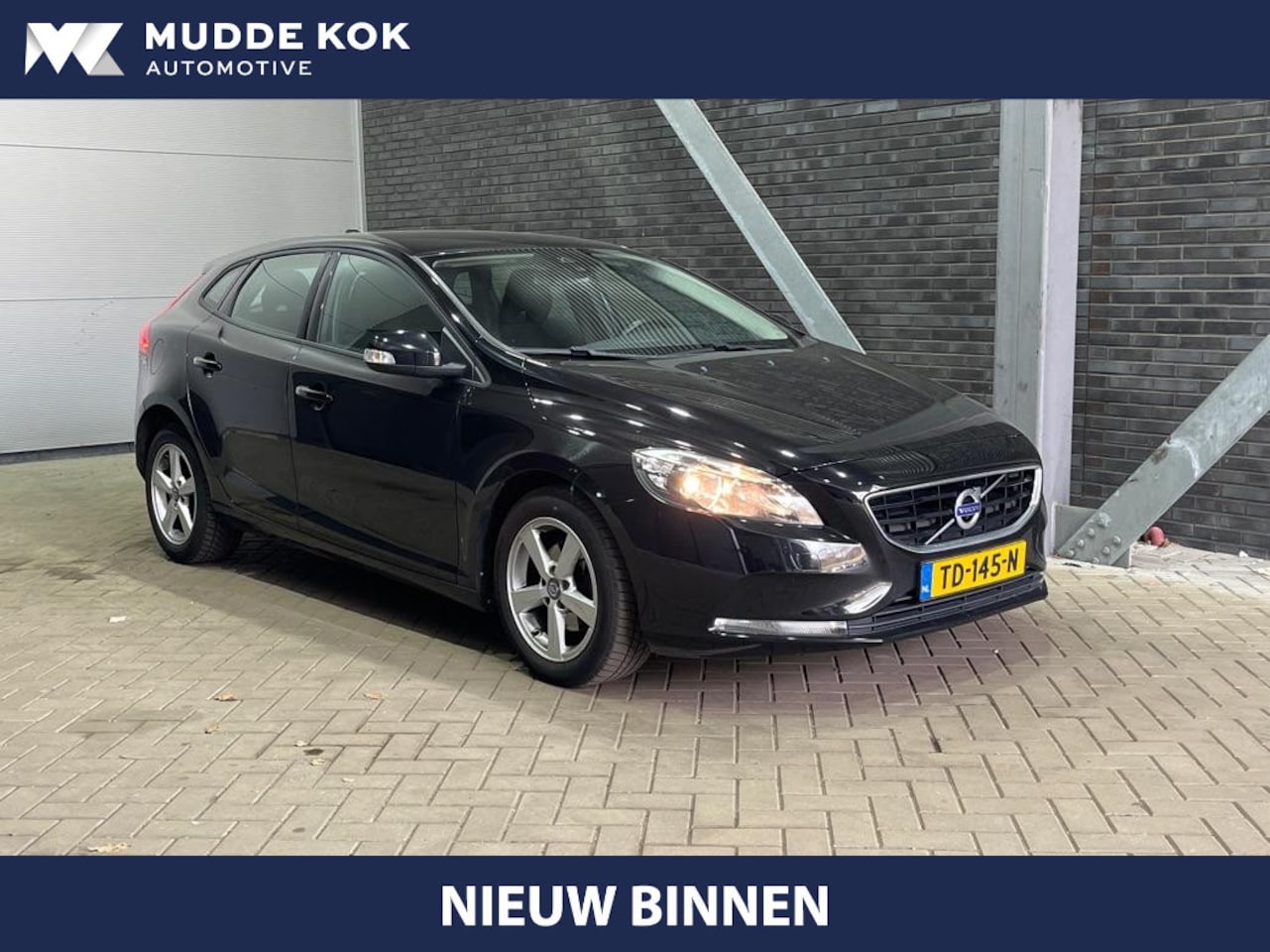 Volvo V40 - 2.0 D2 Nordic+ | Cruise Control | 16 Inch | Navigatie | PDC Achter - AutoWereld.nl