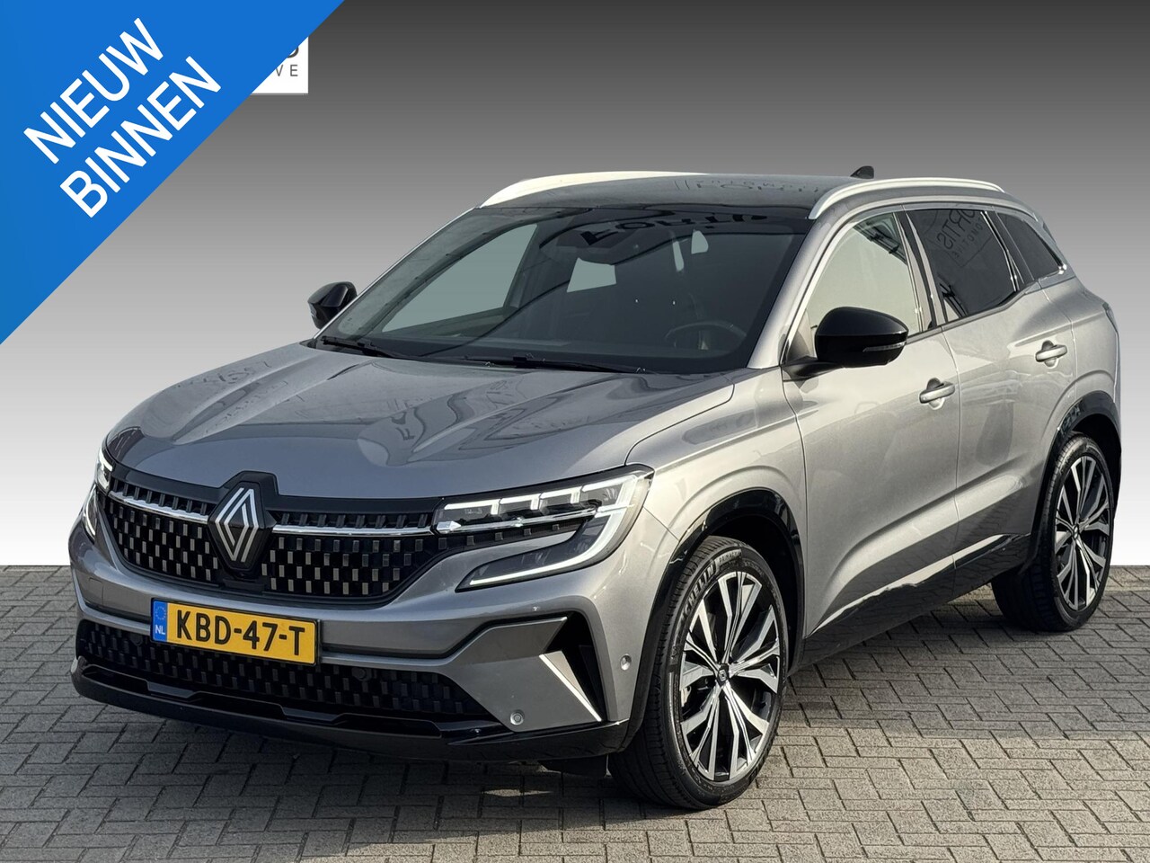 Renault Austral - 1.2 E-Tech full hybrid 200 iconic STOEL STUURVERWARMING | 1/2 LEDER | 360 CAMERA - AutoWereld.nl