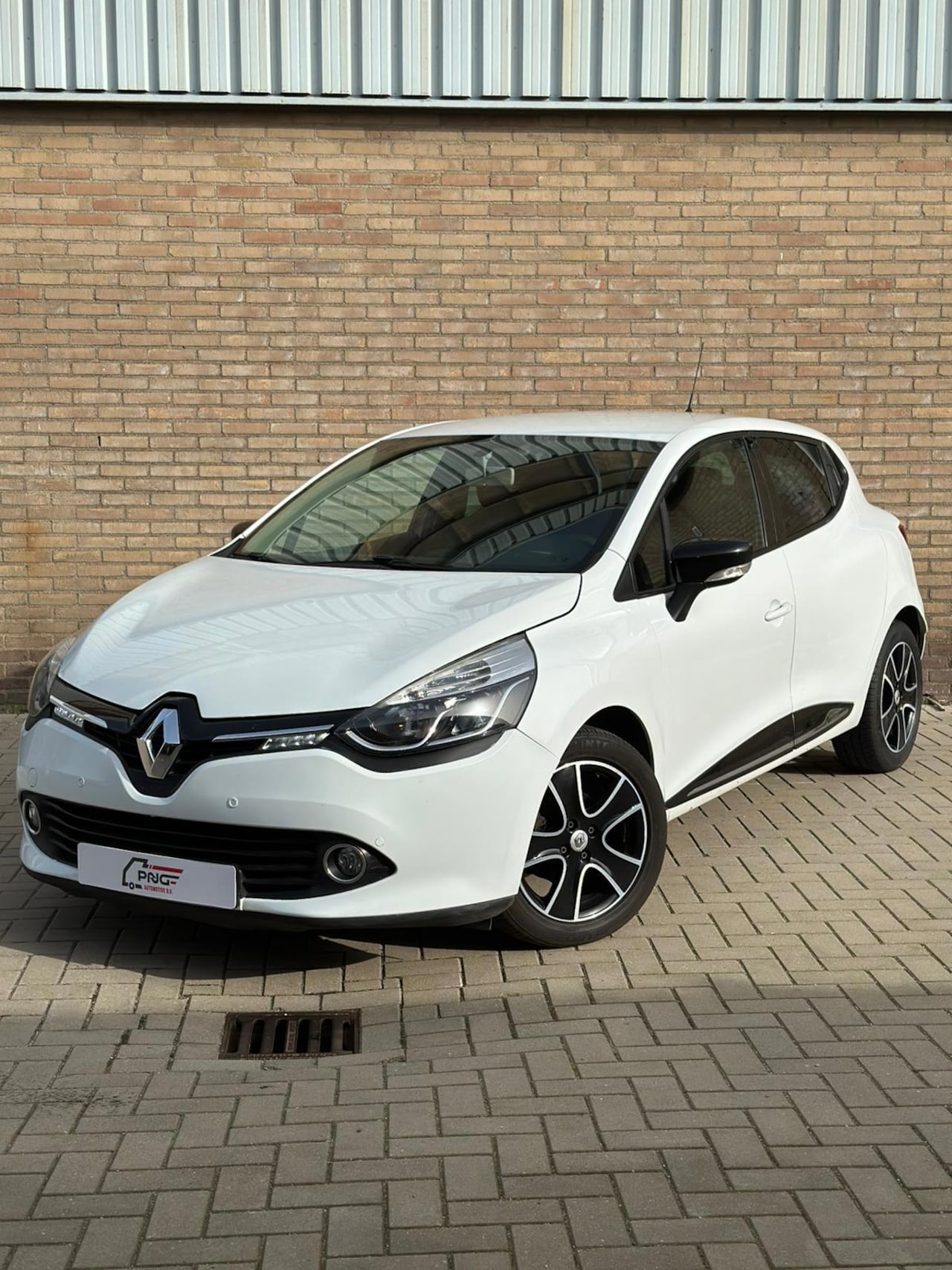 Renault Clio - 0.9 TCe Expression CRUISE - AIRCO - NAVI - AutoWereld.nl