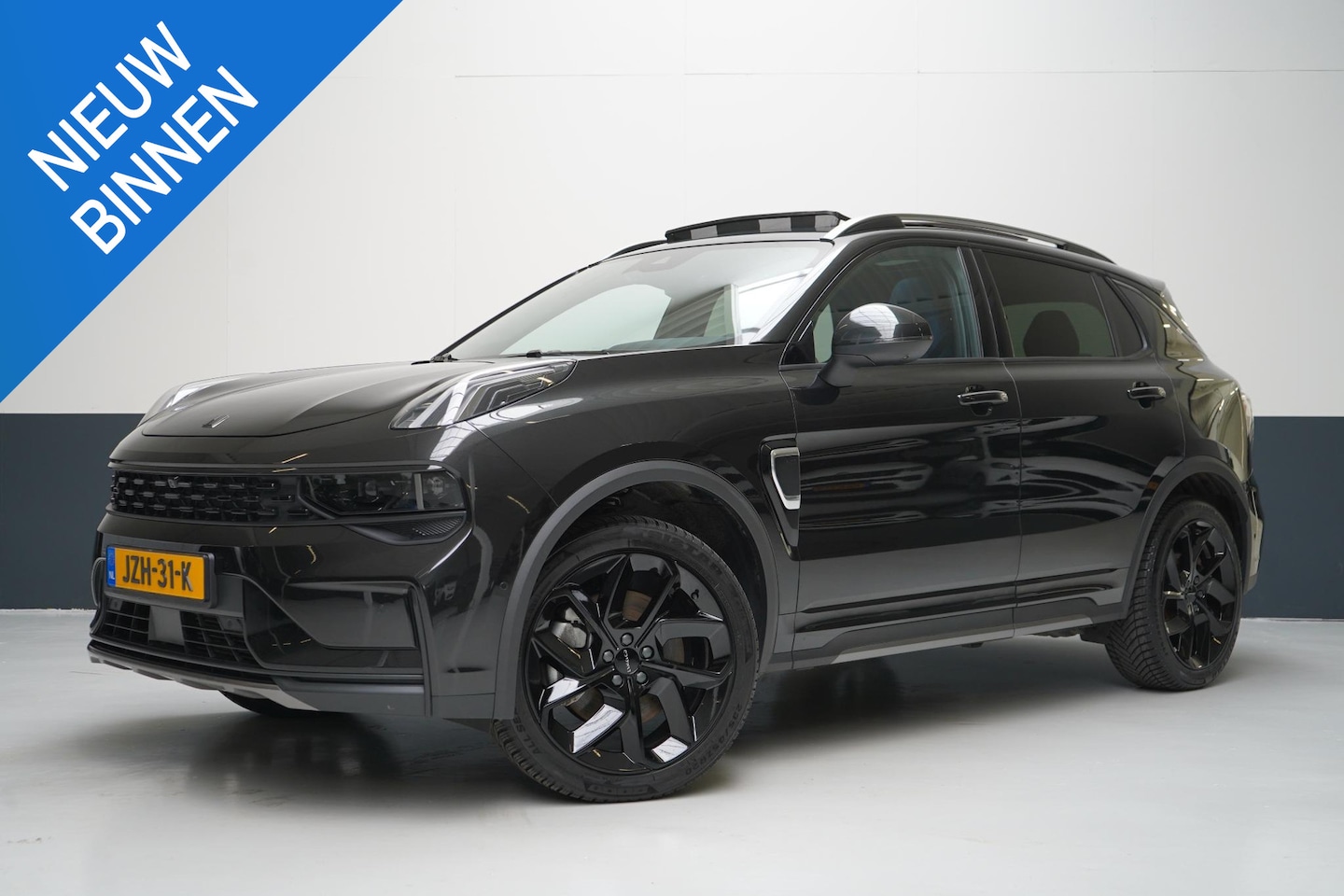 Lynk & Co 01 - 1.5 | Zwart optiek | Panoramadak | Navigatie | Memory | Apple CarPlay - AutoWereld.nl