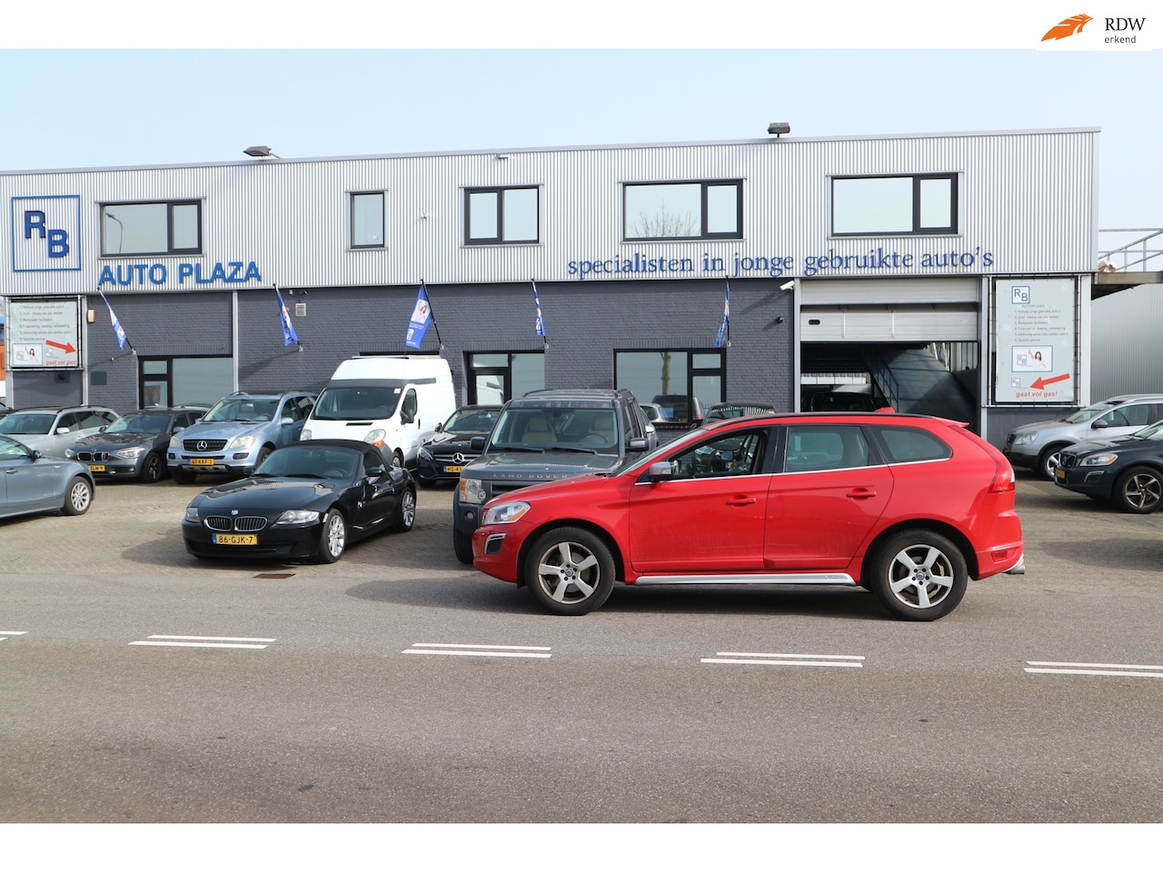 Volvo XC60 - 2.0 D3 R-Design / AUTOMAAT / 12 MND GARANTIE ! ! ! - AutoWereld.nl