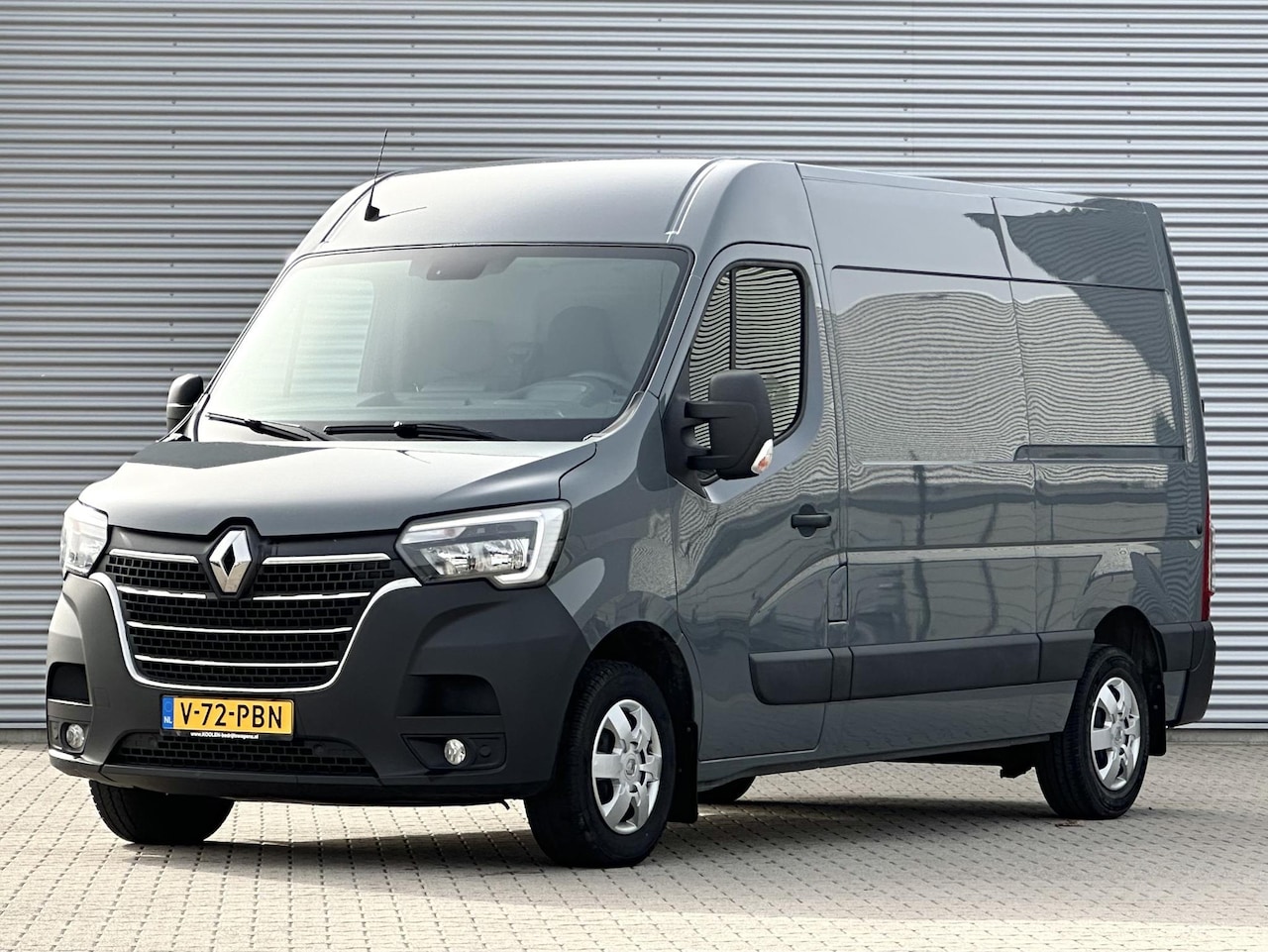 Renault Master - T35 2.3 dCi 150 L2H2 Camera|Trekhaak|Navi - AutoWereld.nl