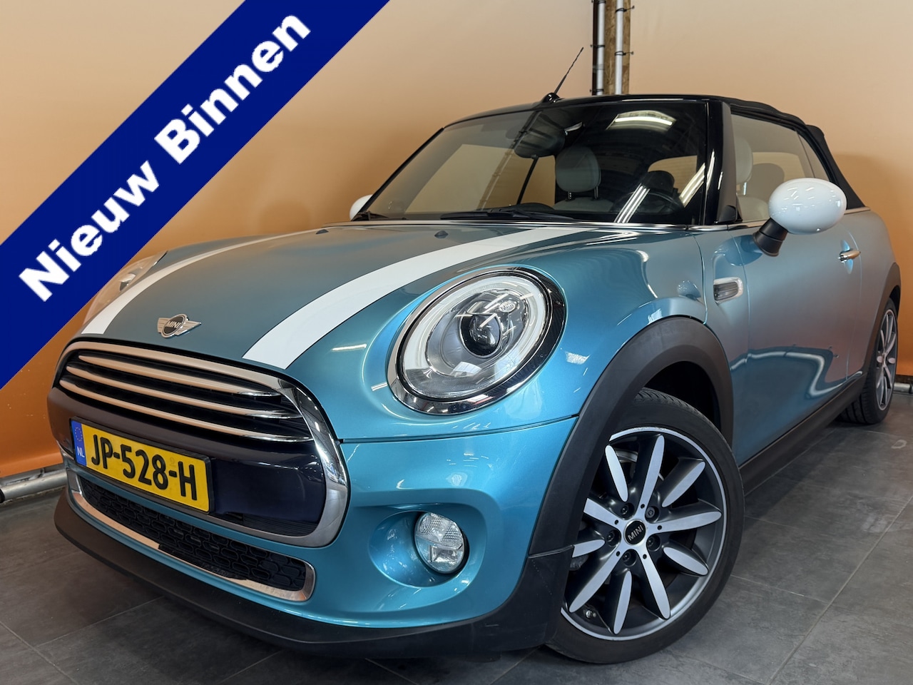 MINI Cabrio - Mini 1.5 Cooper Chili Serious Business sportint | leer | navi | lmv | NL auto met NAP - AutoWereld.nl