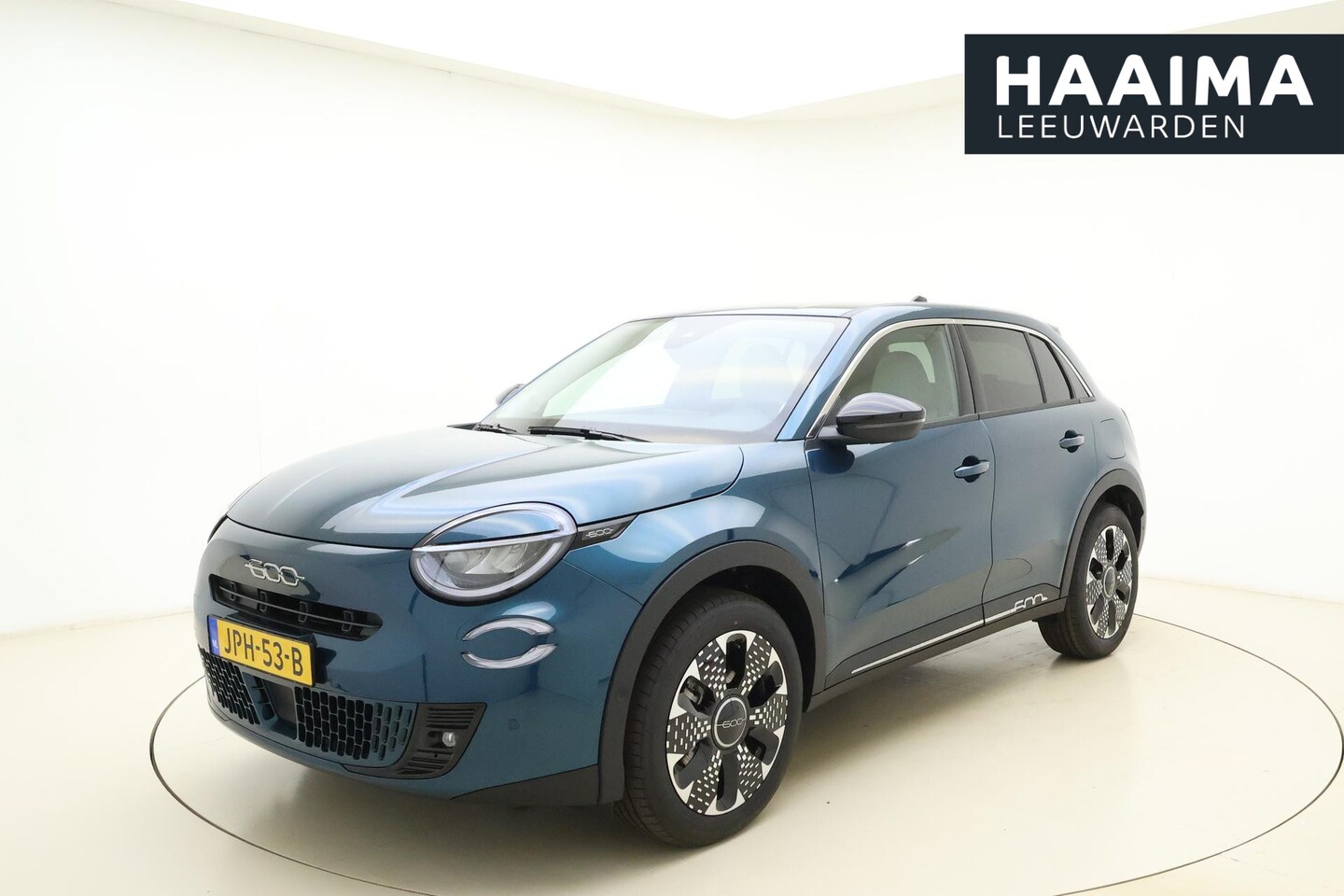 Fiat 600e - La Prima 54 kWh | Camera | Lederen bekleding | Stoelverwarming | 18'' lichtmetalen velgen - AutoWereld.nl