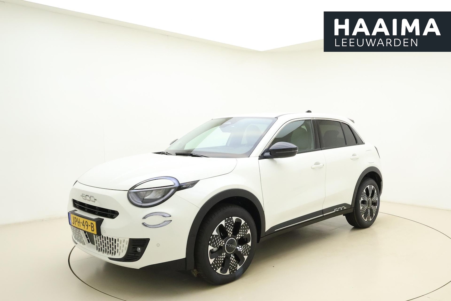 Fiat 600 - 1.2 Hybrid La Prima | Camera | Lederen bekleding | Stoelverwarming | 18'' lichtmetalen vel - AutoWereld.nl