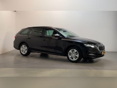 Skoda Octavia Combi - 1.0 e-TSI DSG Business Edition Stoelverwarming Virtual Cockpit Parkeersensoren Navigatie