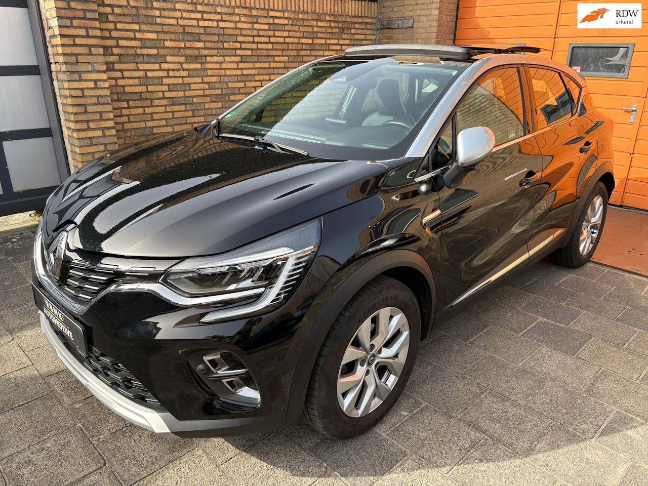 Renault Captur - 1.0 TCe 100 Intens / Panorama dak / Bose! - AutoWereld.nl