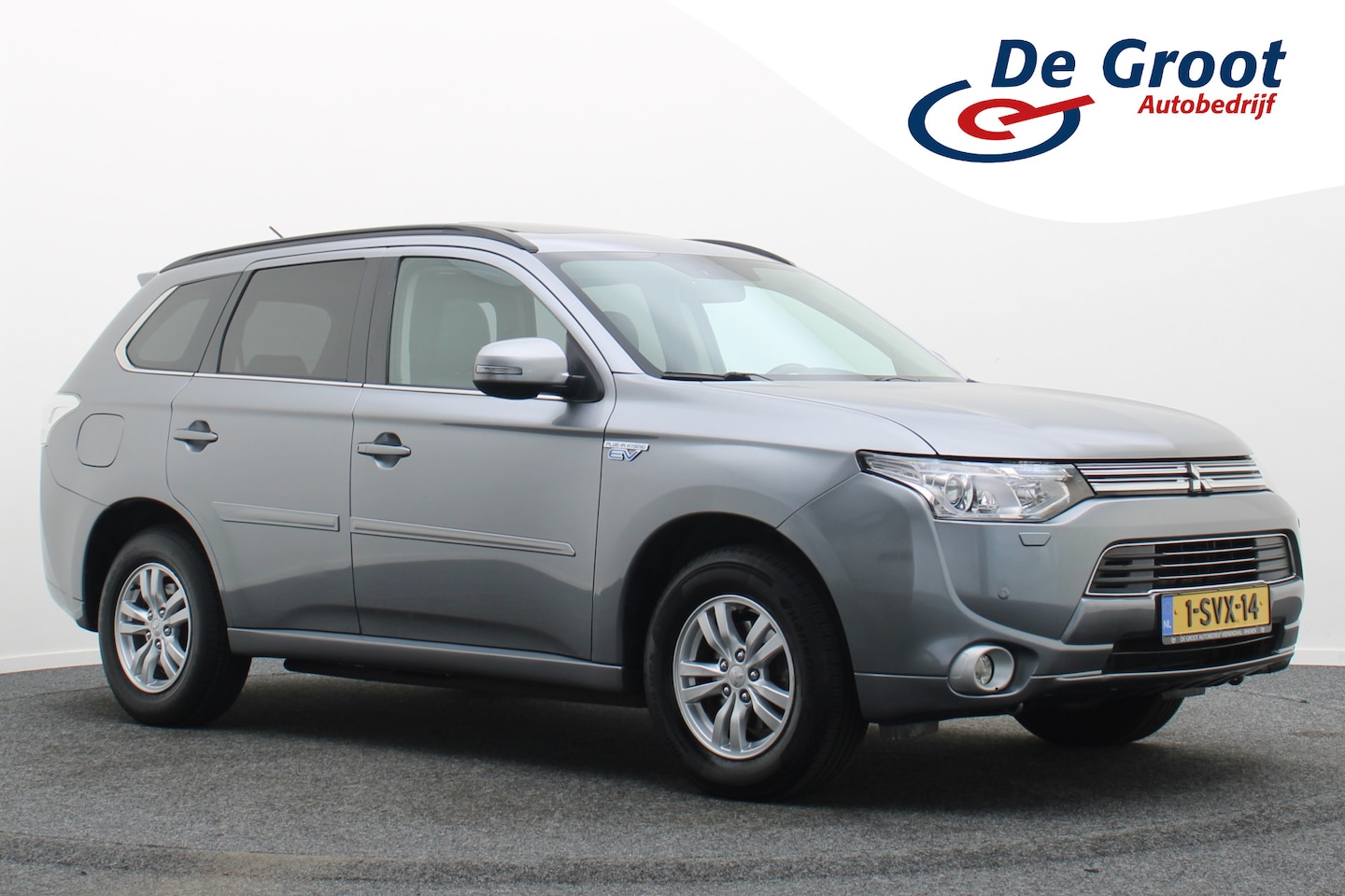 Mitsubishi Outlander - 2.0 PHEV instyle Leer, Schuif-/Kanteldak, Camera, Navigatie, Keyless, Trekhaak - AutoWereld.nl