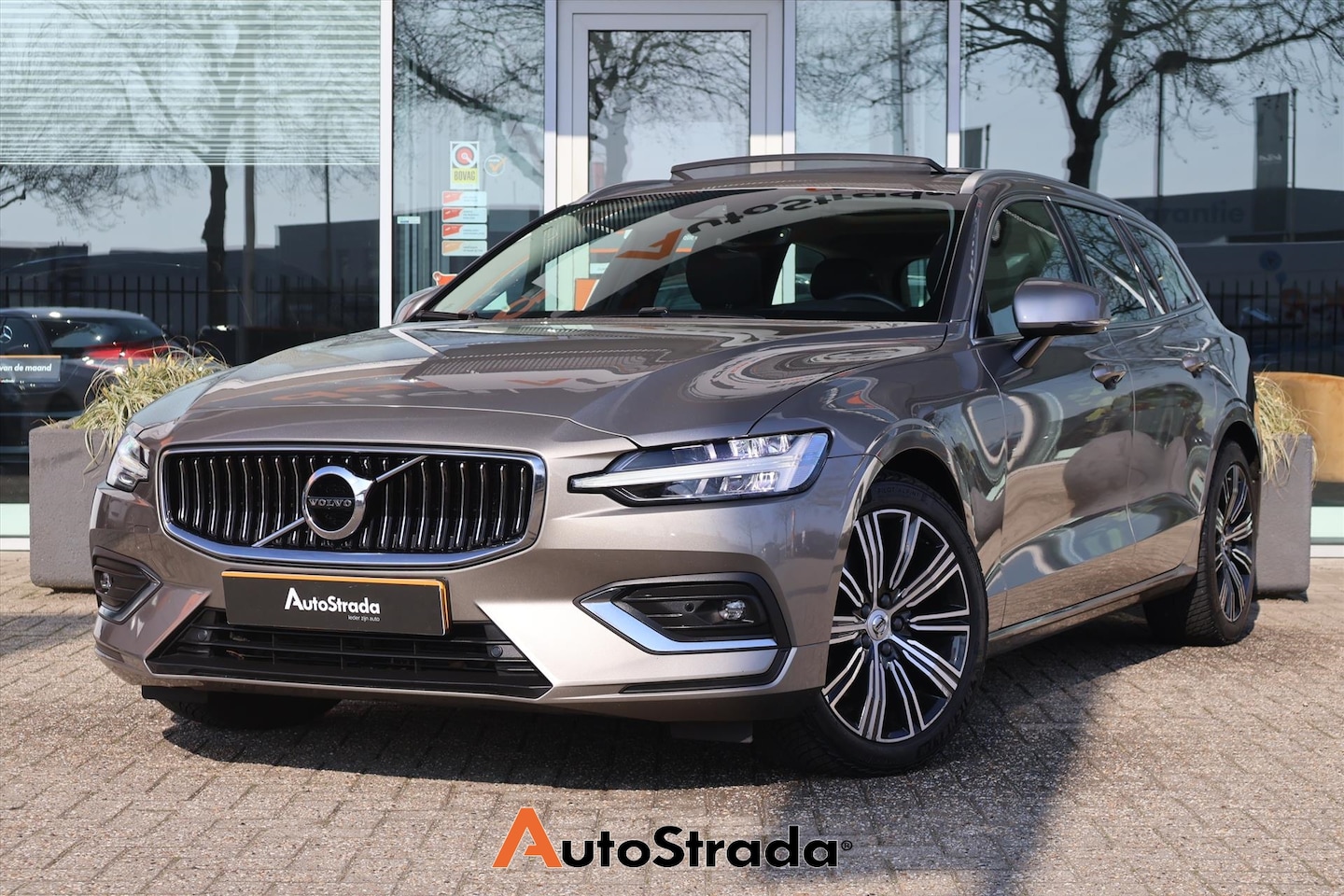 Volvo V60 - B3 Inscription 163pk | Pano | Stoelverwarming | Virtual | Navi | Carplay | Cruise | Climat - AutoWereld.nl