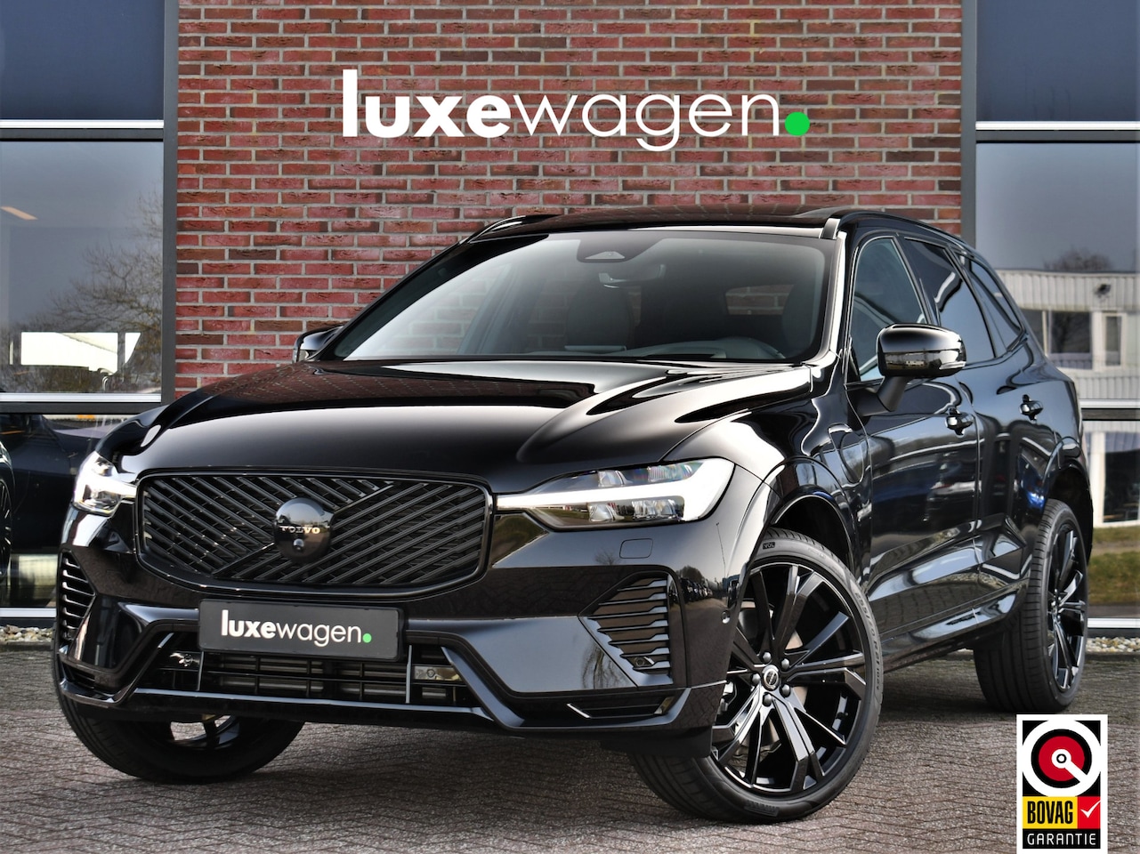 Volvo XC60 - 2.0 T6 Plug-in AWD Ultra Black Edition Pano ACC HUD 360 H/K 21inch Stuurverw - AutoWereld.nl
