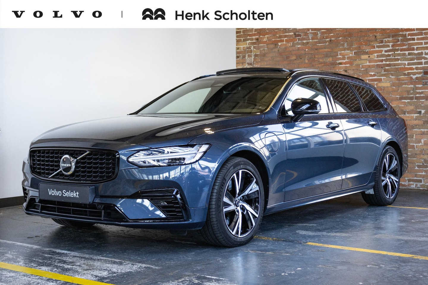 Volvo V90 - 2.0 T6 AWD R-Design | Parkeerverwarming | Panoramadak | Stoelverwarming | Parkeersensoren - AutoWereld.nl