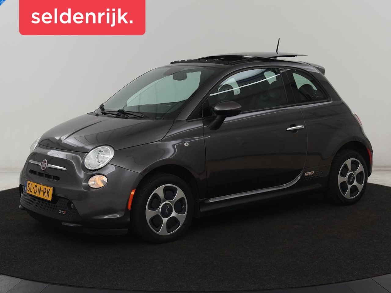 Fiat 500e - 24kwh | Panoramadak | Stoelverwarming | Half leder | Cruise control | Climate control | Pa - AutoWereld.nl