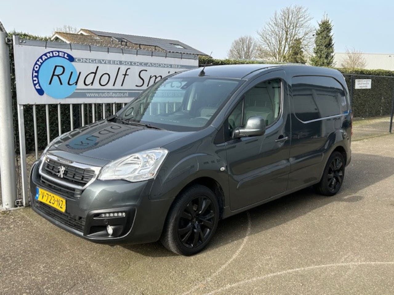 Peugeot Partner - 120 1.6 BlueHDi 100 L1 Premium Pack 120 1.6 BlueHDi 100 L1 Premium Pack S&S SCHADE - AutoWereld.nl