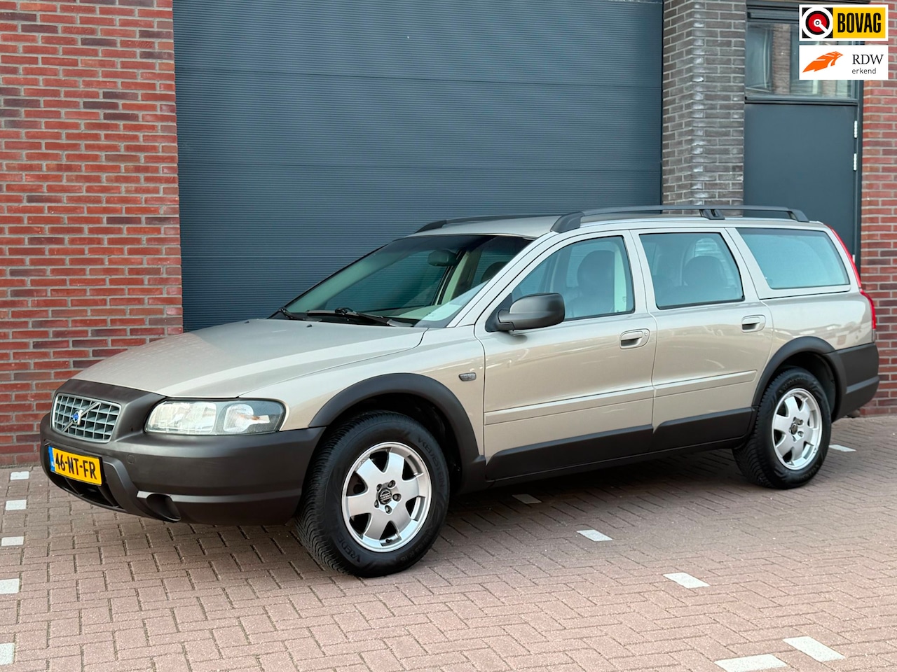 Volvo XC70 - 2.5 T Geartronic AWD | Trekhaak | APK tot 19-11-2026 - AutoWereld.nl