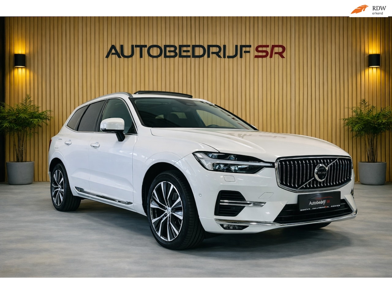 Volvo XC60 - 2.0 T6 Plug-in hybrid AWD Inscription Head Up! Panoramadak! Vol Opties! - AutoWereld.nl
