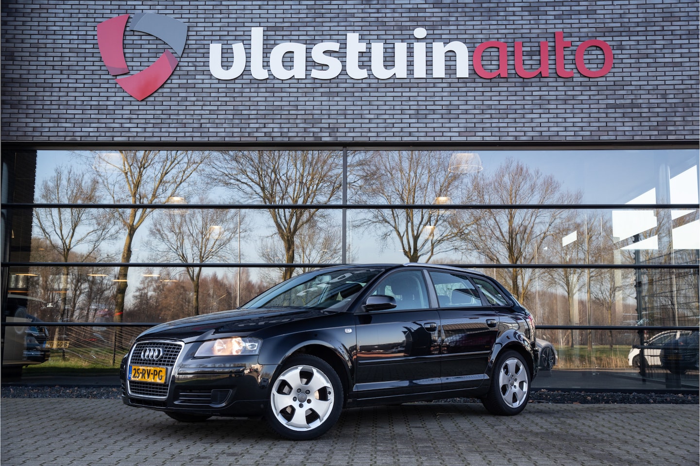 Audi A3 Sportback - 1.6 FSI Attraction 1.6 FSI Attraction , Trekhaak, Cruise control, - AutoWereld.nl